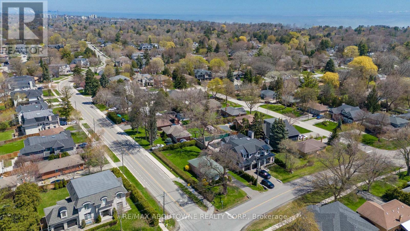 493 Lees Lane, Oakville, Ontario  L6L 4T3 - Photo 4 - W13073788