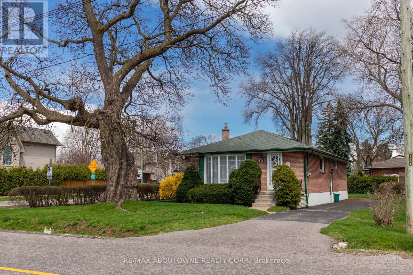 493 Lees Lane, Oakville, Ontario  L6L 4T3 - Photo 6 - W13073788