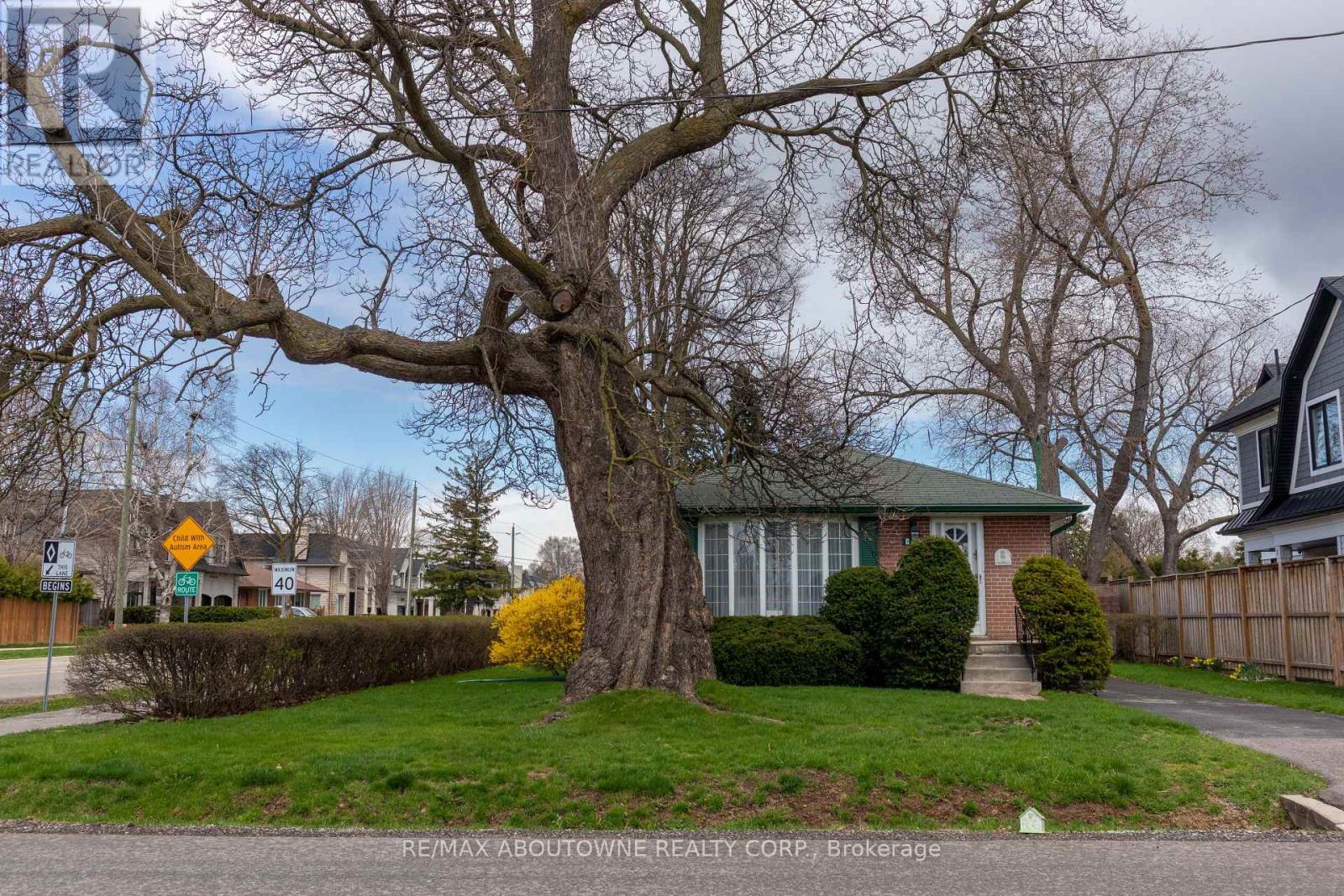 493 Lees Lane, Oakville, Ontario  L6L 4T3 - Photo 7 - W13073788