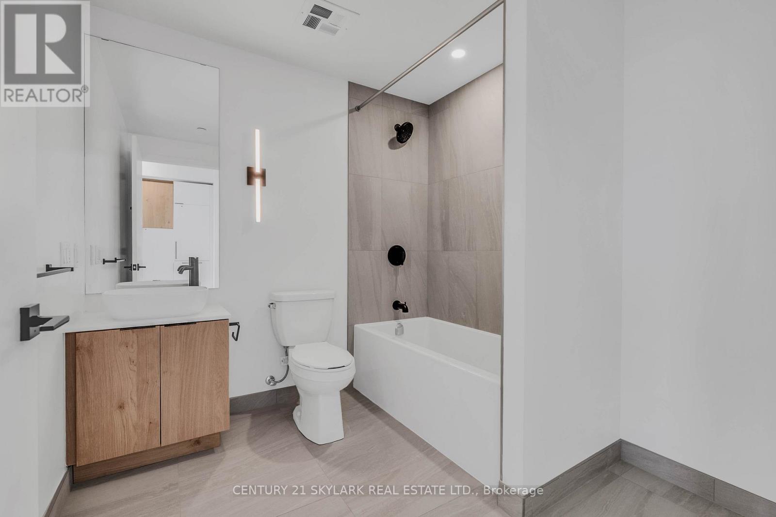 1404 - 1185 Dupont Street, Toronto, Ontario  M6H 0G5 - Photo 13 - W13073824
