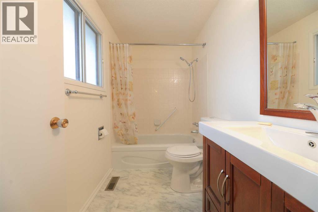 6501 Coach Hill Road Sw, Calgary, Alberta  T3H 1B5 - Photo 21 - A2301683