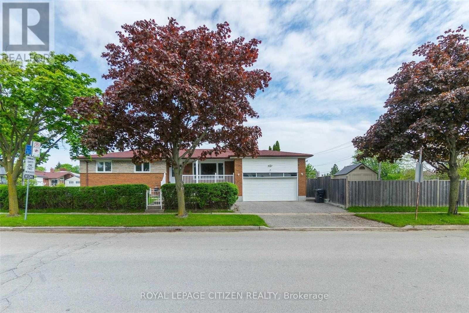 1 CORINTHIAN BOULEVARD, Toronto, Ontario
