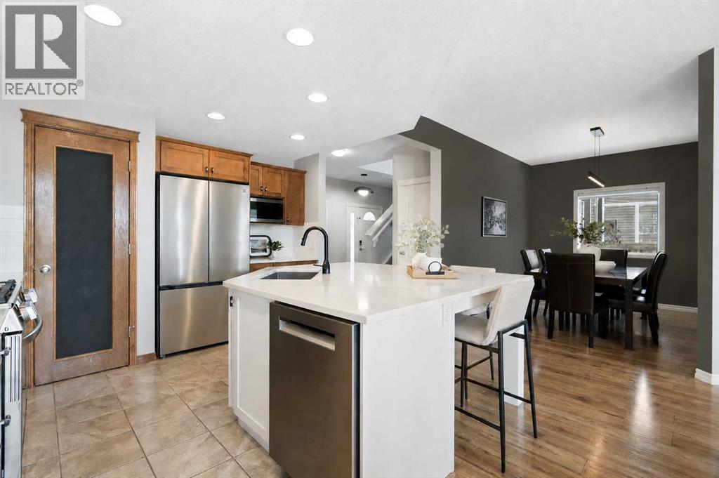 142 Coopers Bay Sw, Airdrie, Alberta  T4B 3K2 - Photo 6 - A2306925