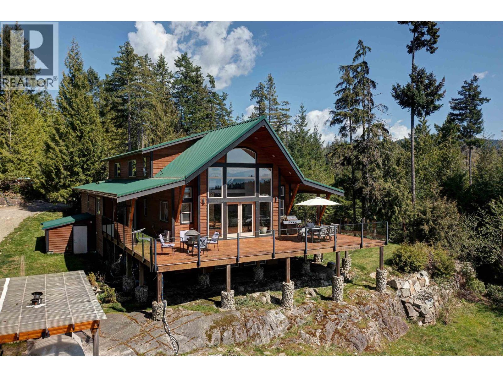 9340 Stephens Way, Halfmoon Bay, British Columbia  V7Z 1G9 - Photo 1 - R3118637