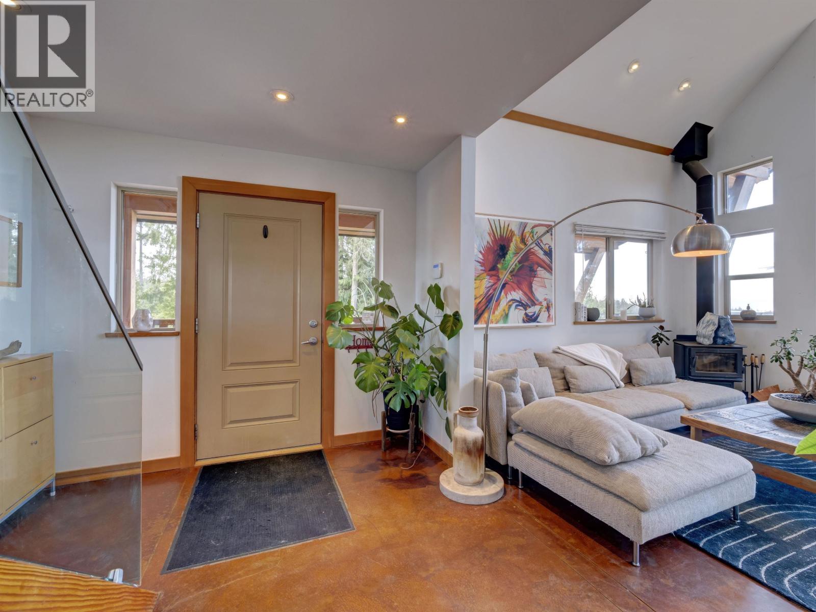 9340 Stephens Way, Halfmoon Bay, British Columbia  V7Z 1G9 - Photo 3 - R3118637