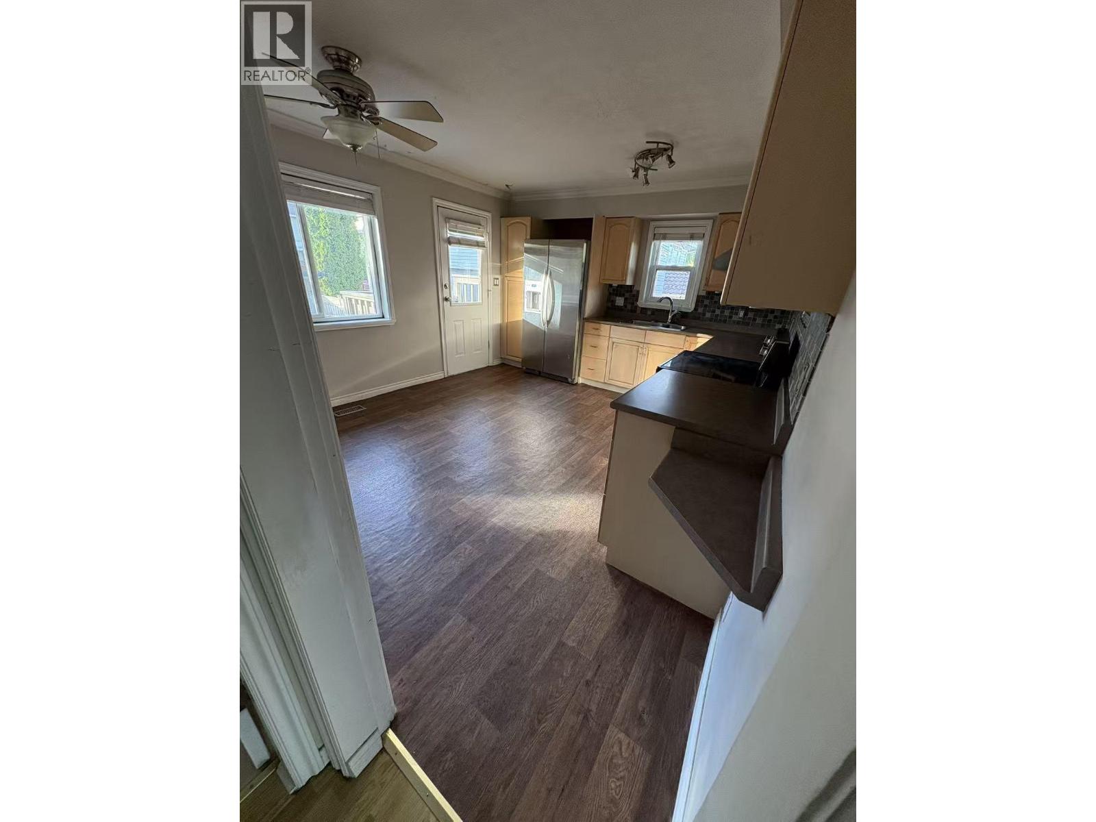 Upper 910 Robinson Street, Coquitlam, British Columbia  V3J 4G6 - Photo 2 - R3118630