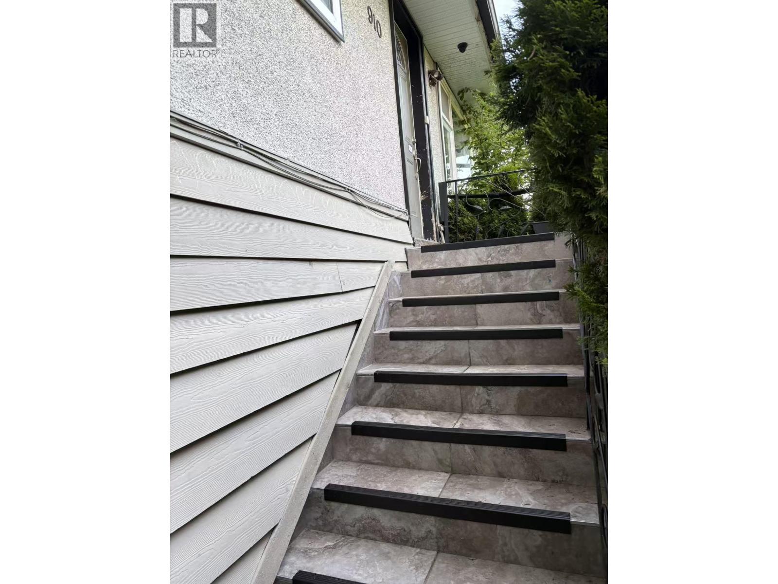 Upper 910 Robinson Street, Coquitlam, British Columbia  V3J 4G6 - Photo 8 - R3118630