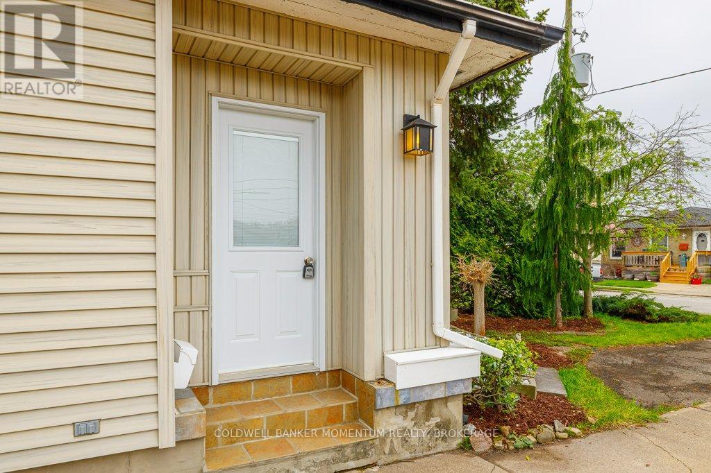 64 Martin Street W, Thorold, Ontario  L2V 3X4 - Photo 5 - X13020118