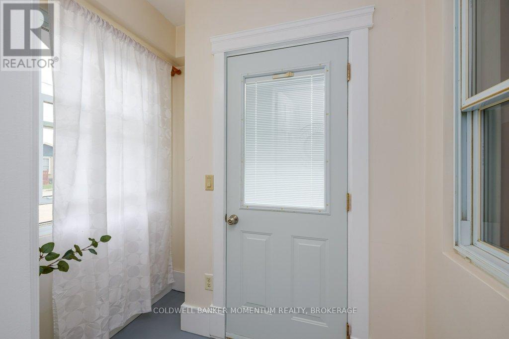 64 Martin Street W, Thorold, Ontario  L2V 3X4 - Photo 7 - X13020118