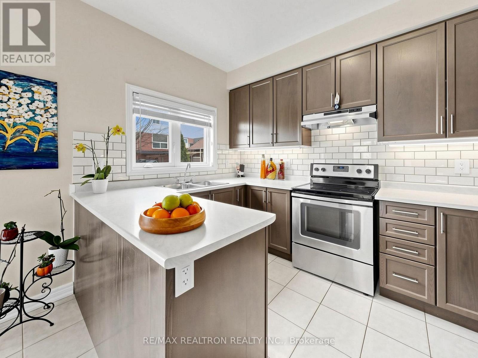 69 Matthewson Avenue, Bradford West Gwillimbury, Ontario  L3Z 0N8 - Photo 12 - N13073854
