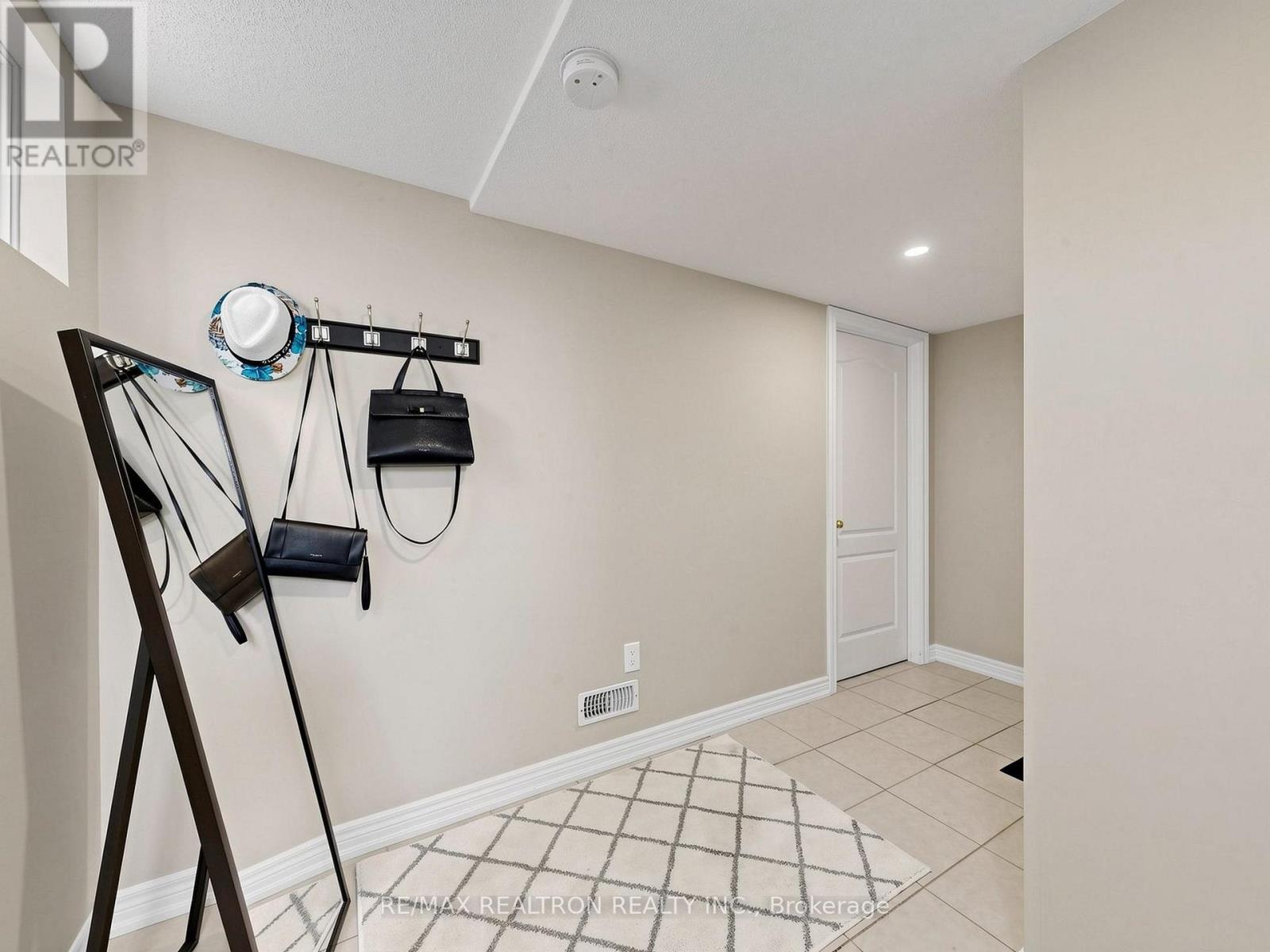 69 Matthewson Avenue, Bradford West Gwillimbury, Ontario  L3Z 0N8 - Photo 4 - N13073854