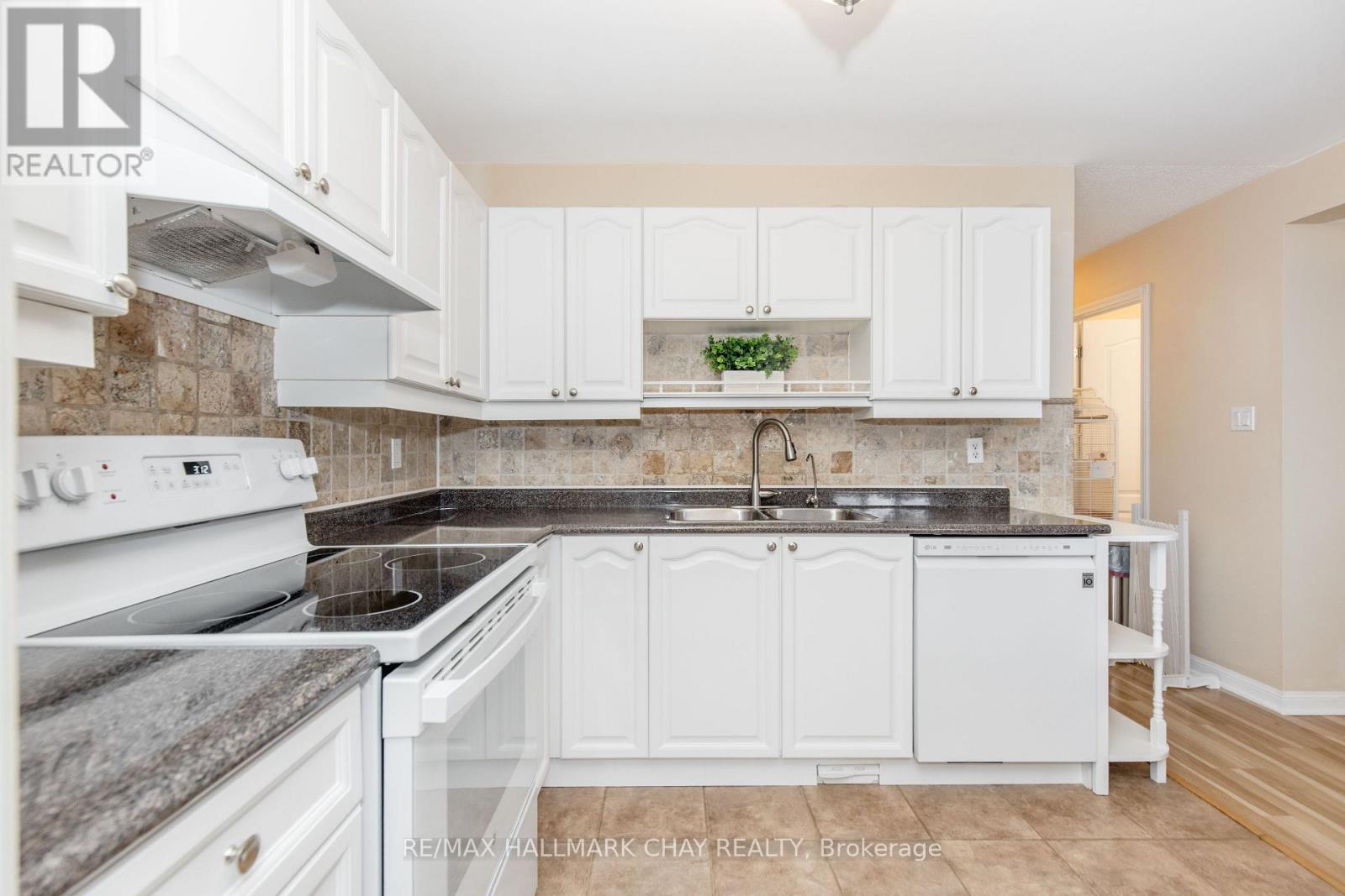 12 Aishford Road, Bradford West Gwillimbury (Bradford), Ontario  L3Z 3E3 - Photo 9 - N13073890