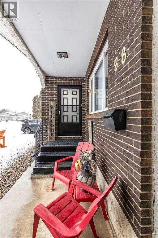 88 Clelland Crescent SE, Medicine Hat, Alberta  T1B 1M9 - Photo 3 - A2293365