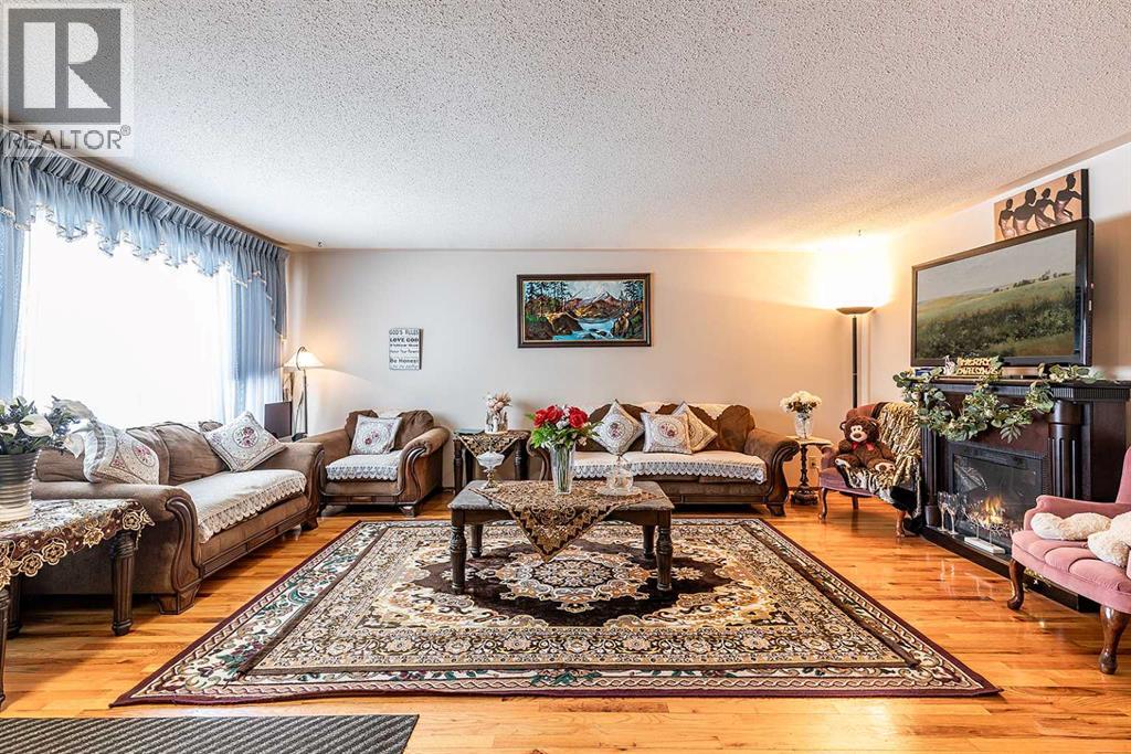 88 Clelland Crescent SE, Medicine Hat, Alberta  T1B 1M9 - Photo 4 - A2293365