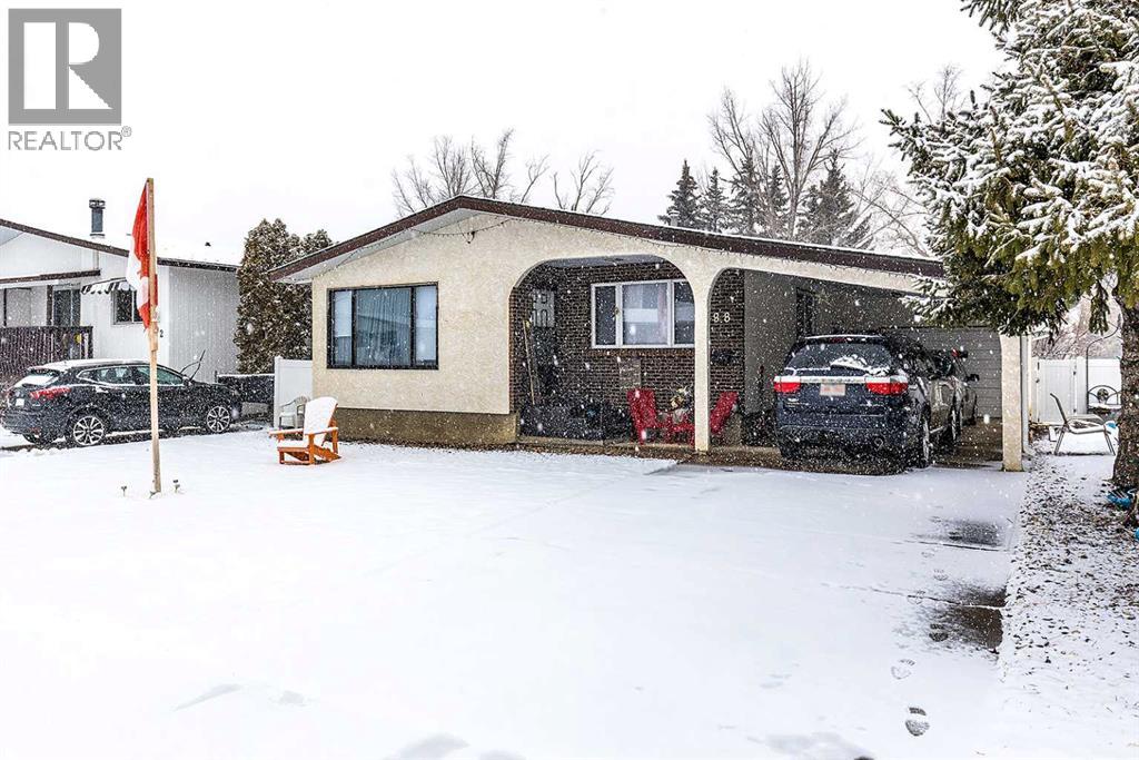 88 Clelland Crescent SE, Medicine Hat, Alberta  T1B 1M9 - Photo 1 - A2293365
