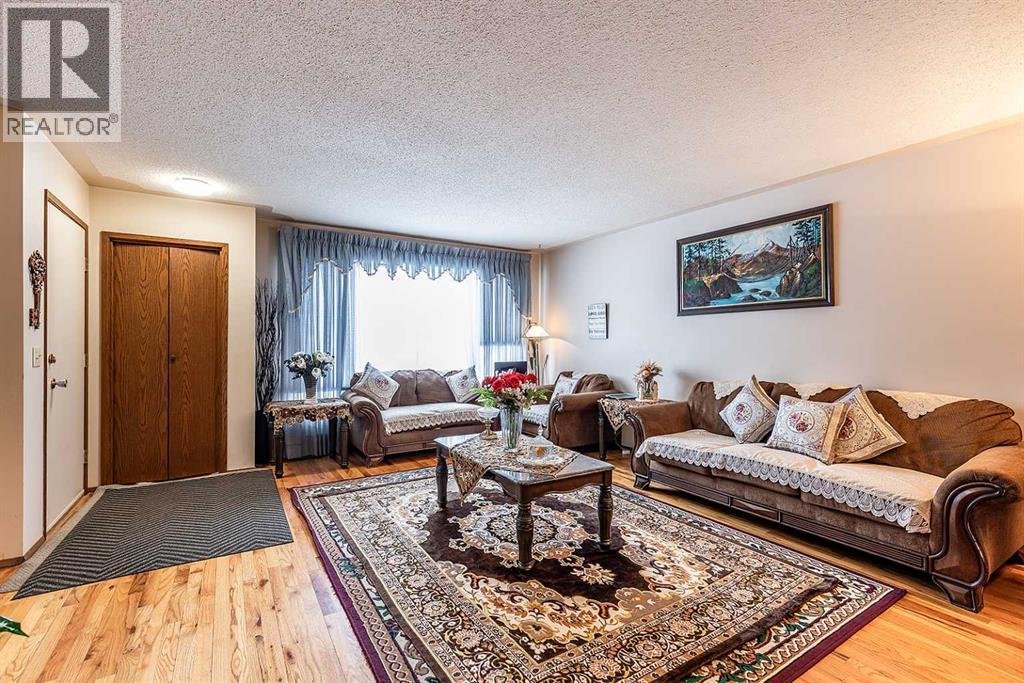 88 Clelland Crescent SE, Medicine Hat, Alberta  T1B 1M9 - Photo 5 - A2293365
