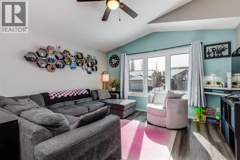 48 Hawthorn Way NE, Olds, Alberta  T4H 1X7 - Photo 4 - A2291739