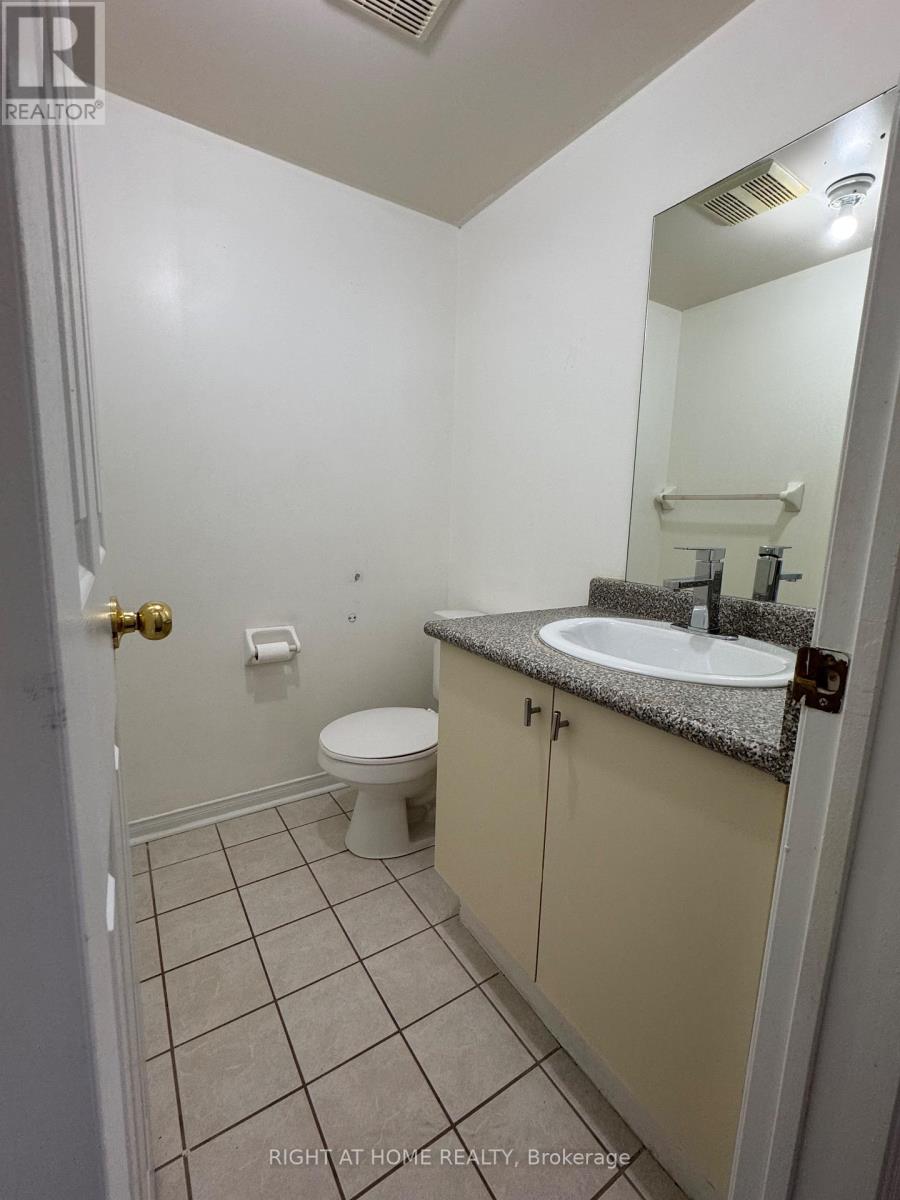 Upper And Main - 830 Avonshire Court, Mississauga, Ontario  L5V 2P2 - Photo 10 - W13073870