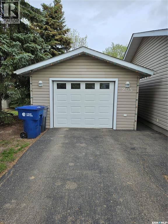 205 1st E, Carlyle, Saskatchewan  S0C 0R0 - Photo 2 - SK034627