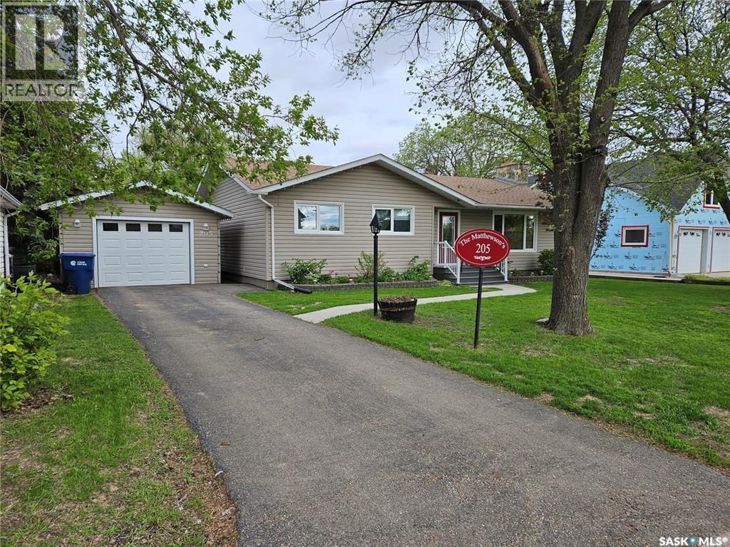 205 1st E, Carlyle, Saskatchewan  S0C 0R0 - Photo 3 - SK034627