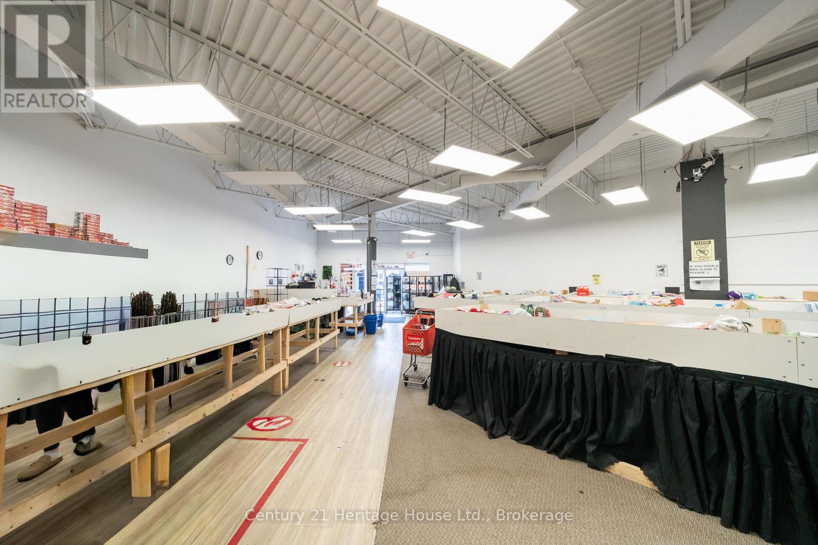 8 - 809 Victoria Street N, Kitchener, Ontario  N2B 3C3 - Photo 7 - X12977454