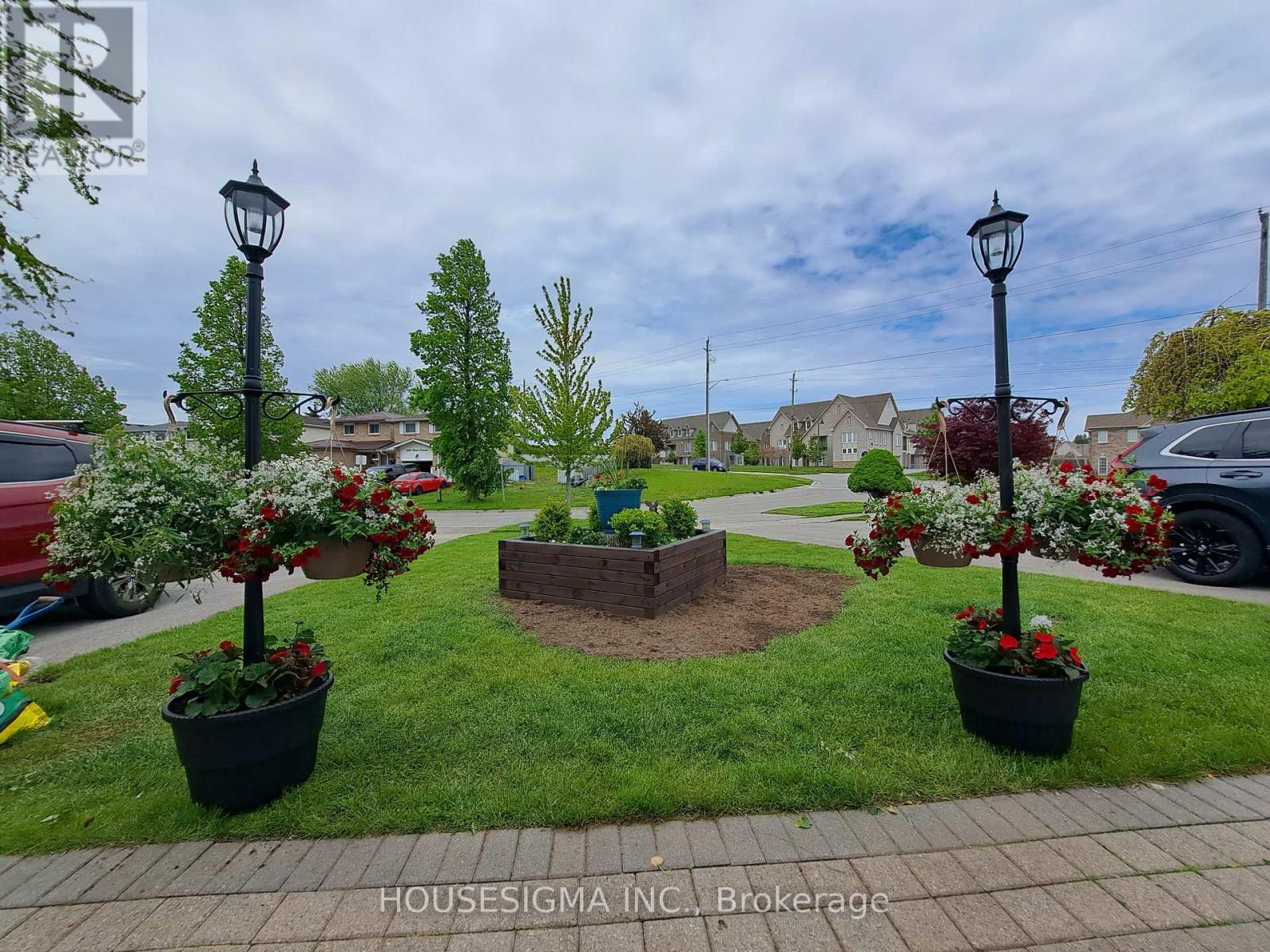 607 Down Crescent, Oshawa, Ontario  L1H 7X9 - Photo 2 - E13060150