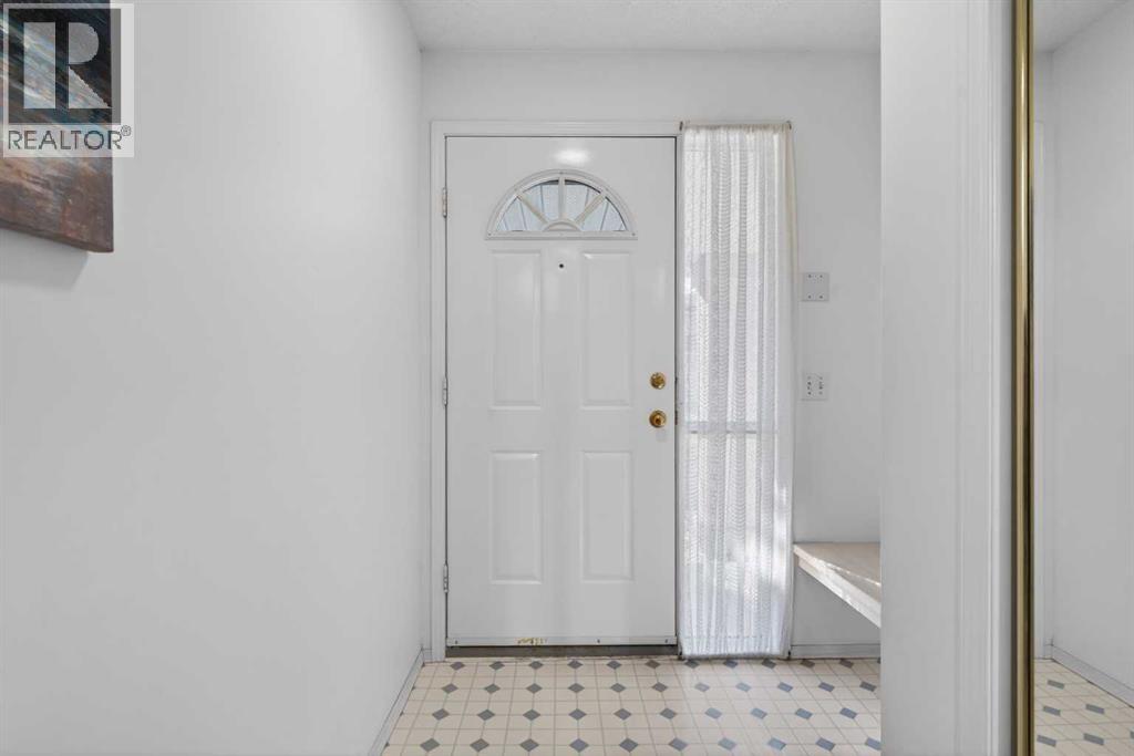 320 Sierra Morena Green SW, Calgary, Alberta  T3H 3H8 - Photo 4 - A2307296