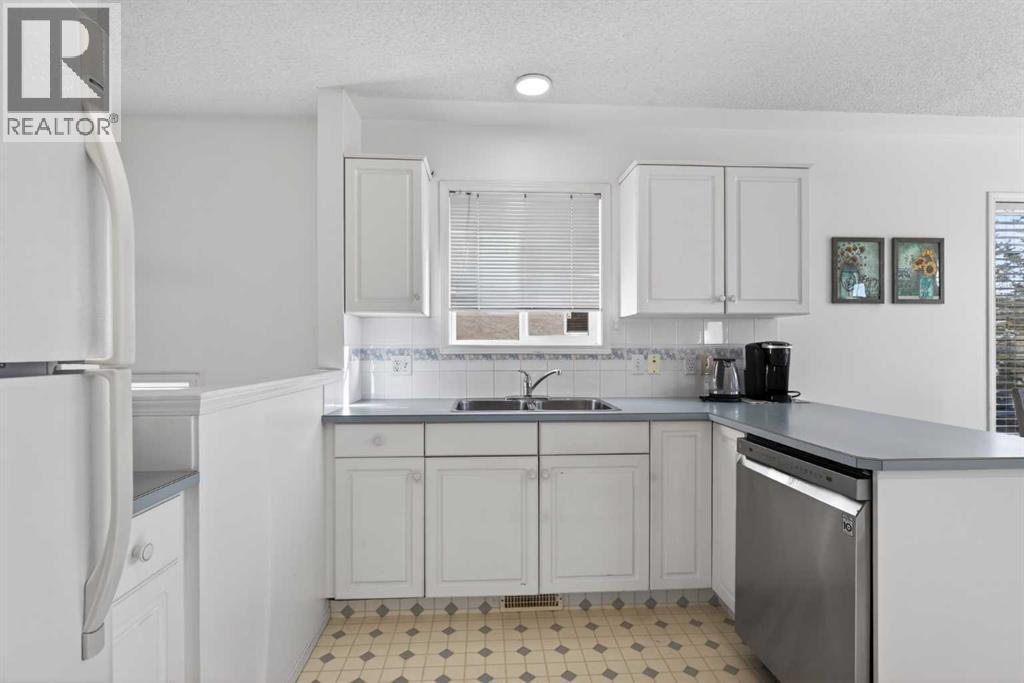 320 Sierra Morena Green SW, Calgary, Alberta  T3H 3H8 - Photo 22 - A2307296