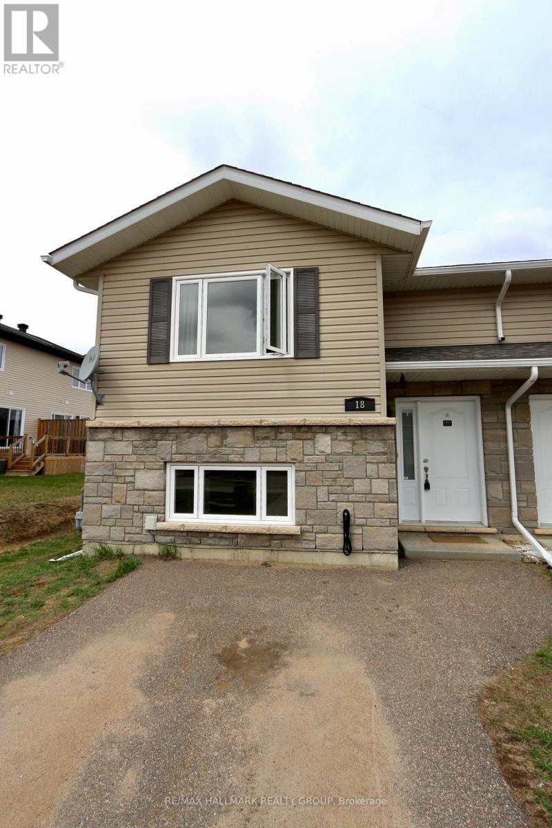 18 WILLIAM THOMAS DRIVE, Petawawa, Ontario