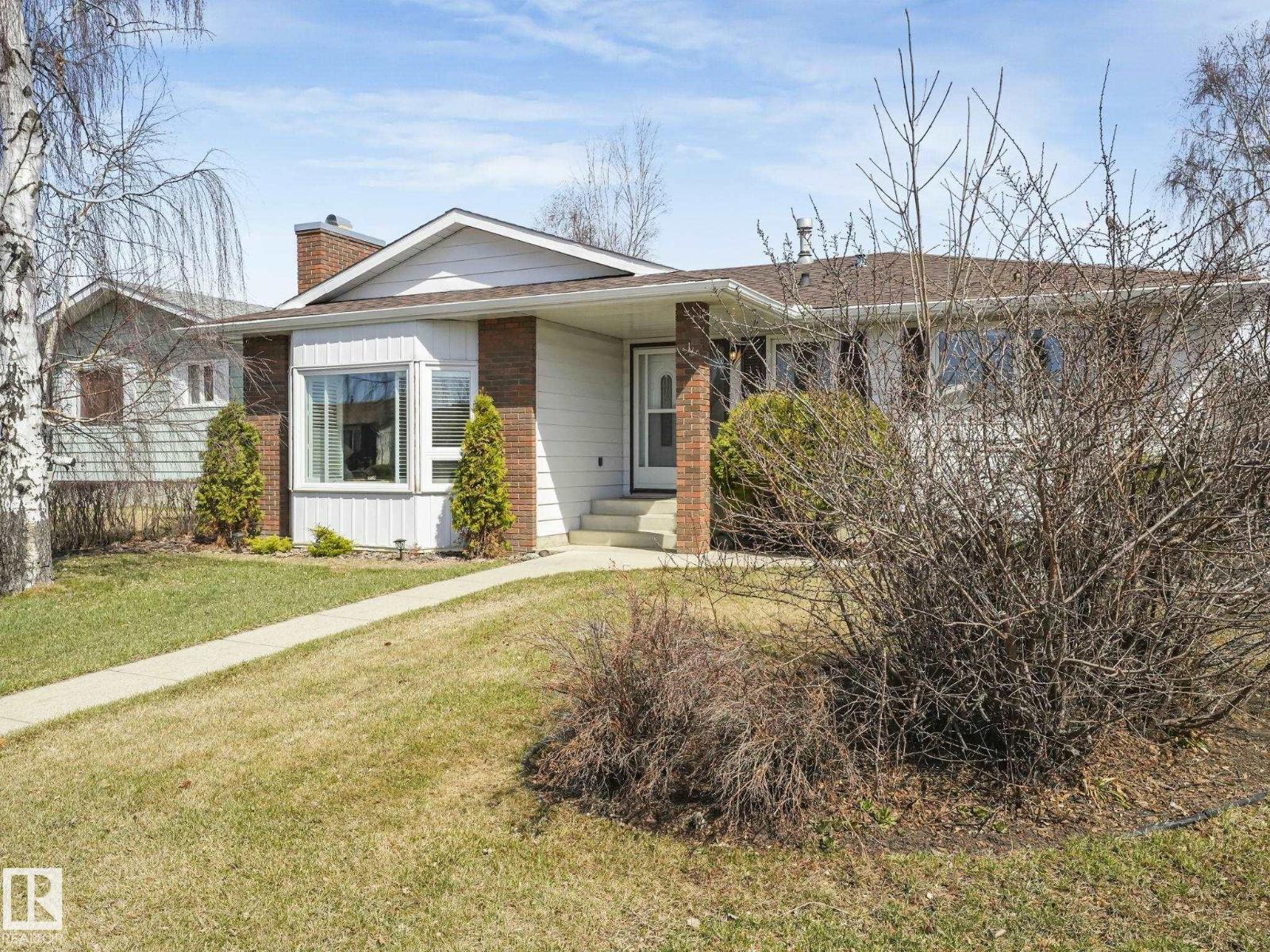 1027 77 St Nw, Edmonton, Alberta  T6K 3G4 - Photo 3 - E4485425