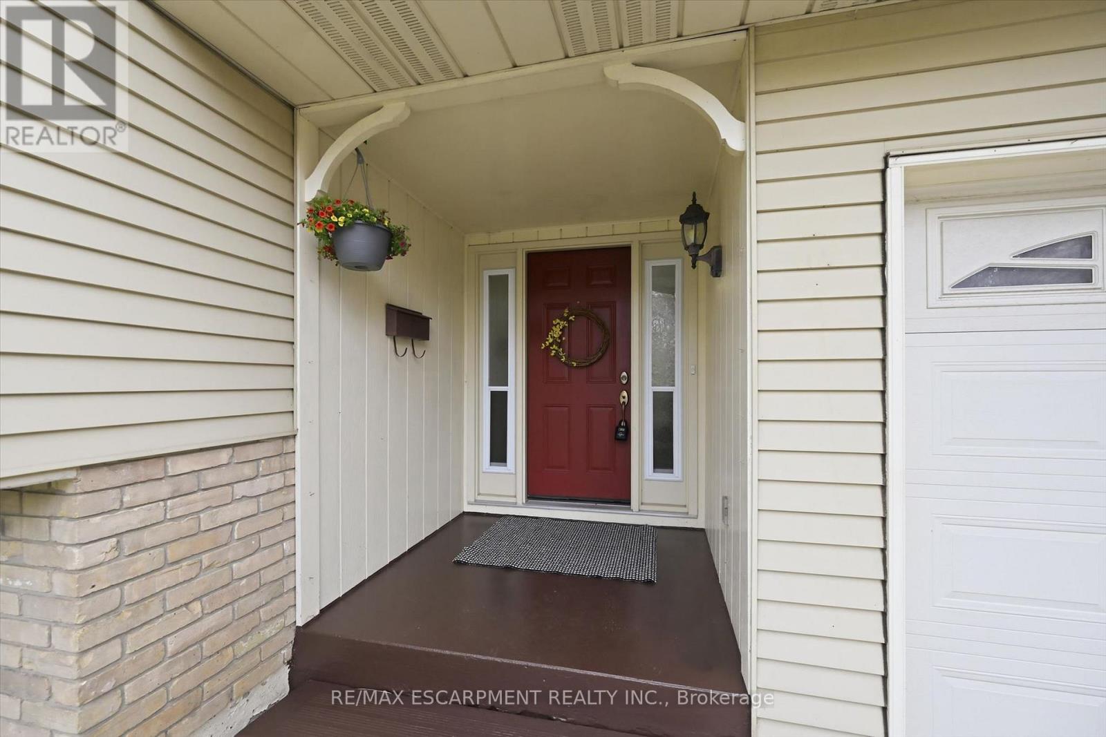 8 Sullivan's Lane, Hamilton, Ontario  L9H 5N7 - Photo 4 - X13073944