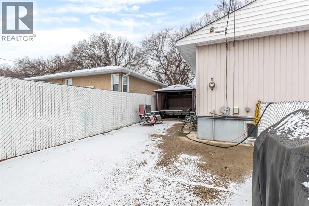 2405 16 Avenue SE, Medicine Hat, Alberta  T1A 3T5 - Photo 30 - A2303323