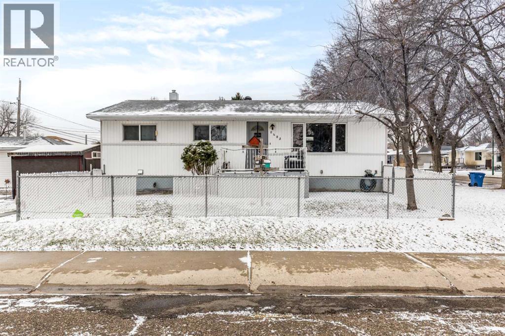 2405 16 Avenue SE, Medicine Hat, Alberta