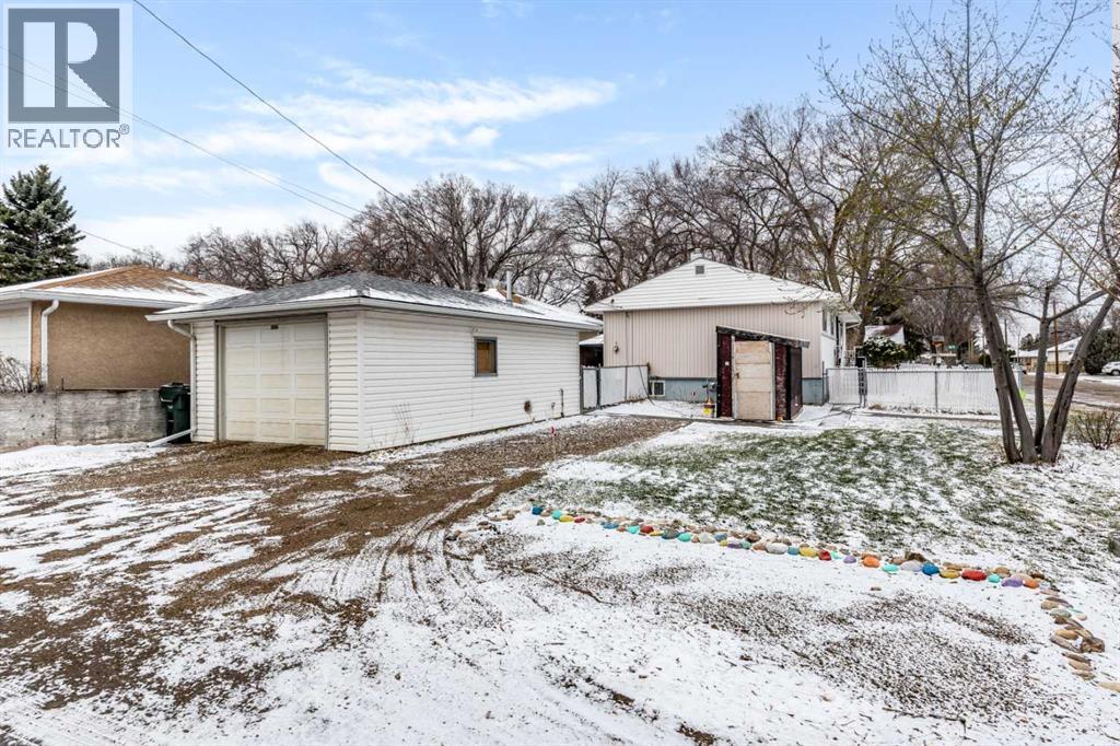2405 16 Avenue SE, Medicine Hat, Alberta  T1A 3T5 - Photo 35 - A2303323