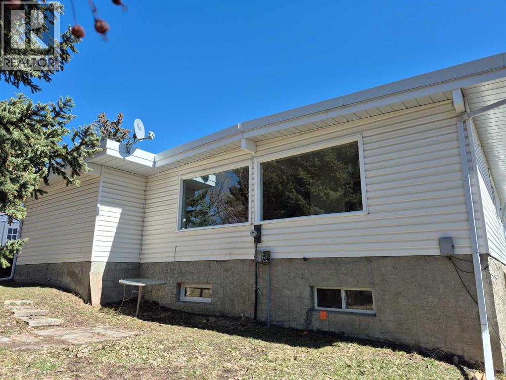 3415 Benton Drive NW, Calgary, Alberta  T2L 1W7 - Photo 4 - A2305111