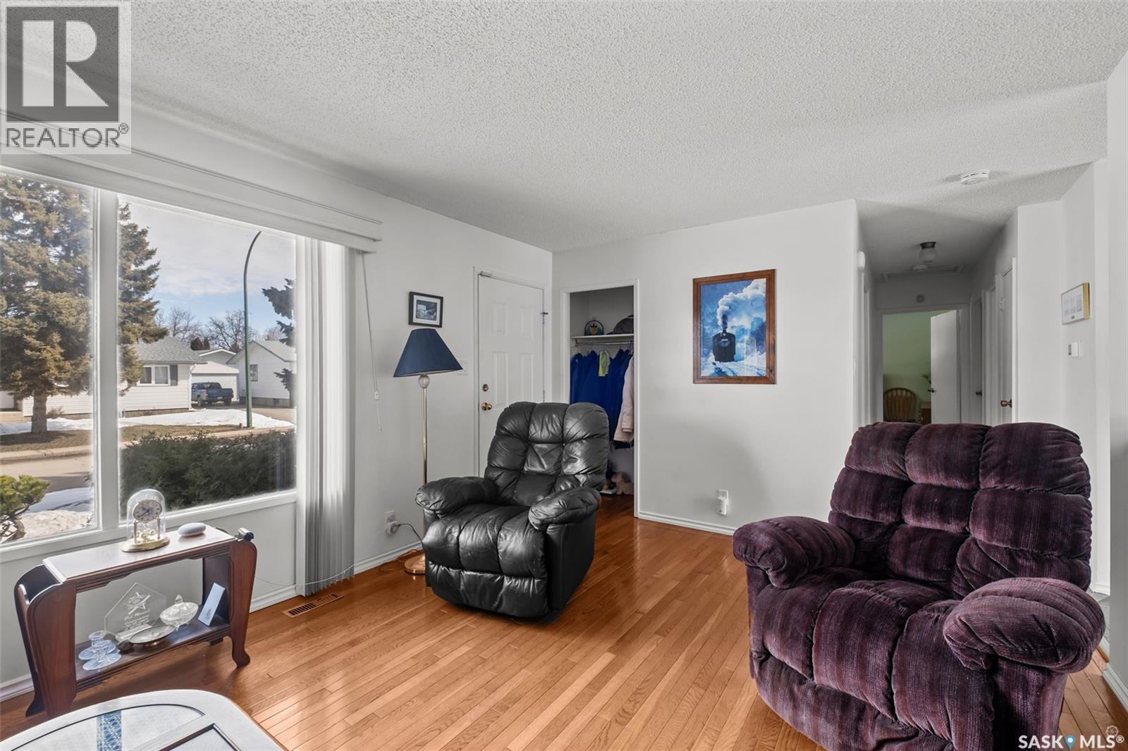 503 Bennett Drive, Prince Albert, Saskatchewan  S6V 6H5 - Photo 4 - SK034597