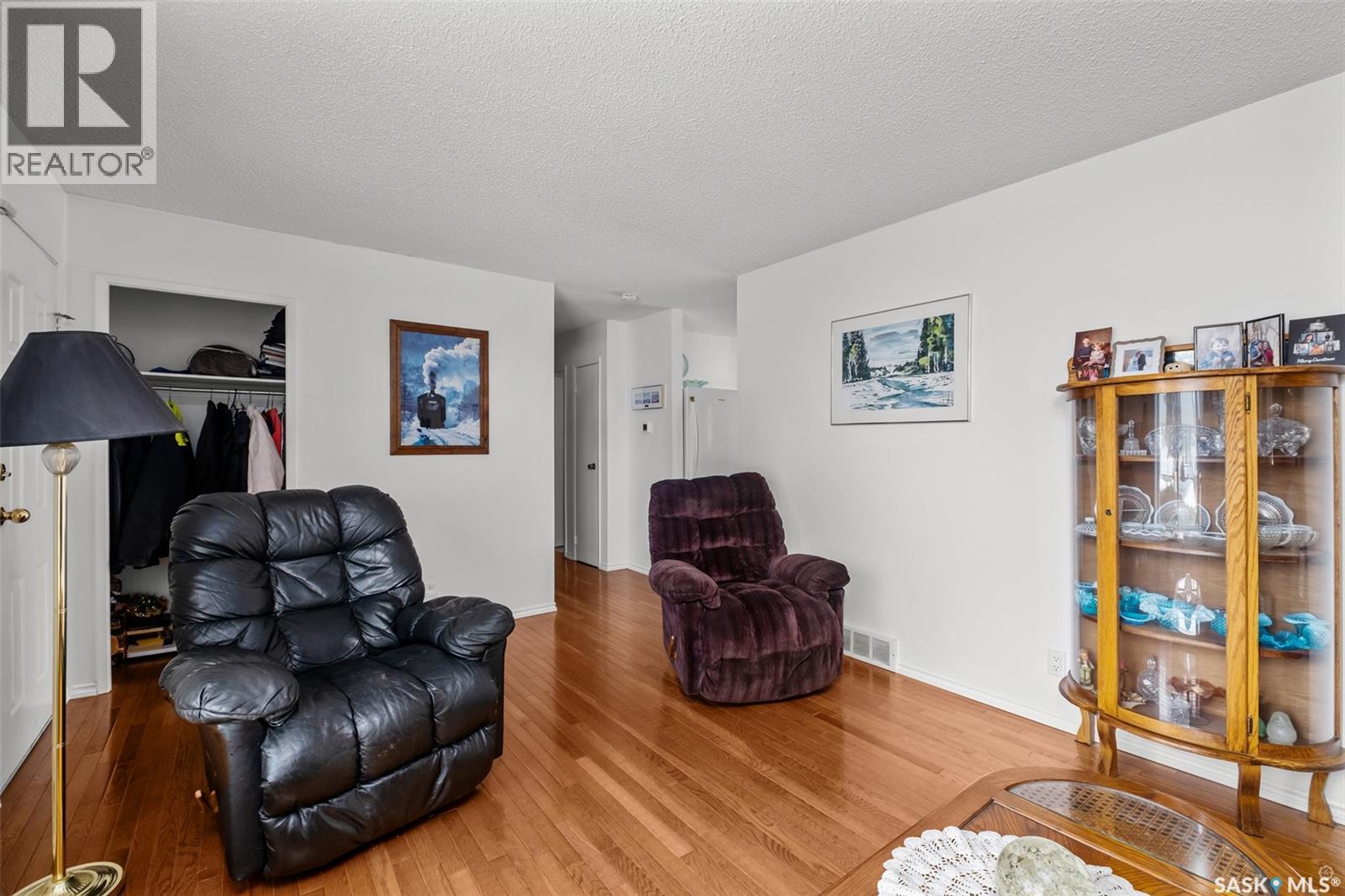 503 Bennett Drive, Prince Albert, Saskatchewan  S6V 6H5 - Photo 5 - SK034597