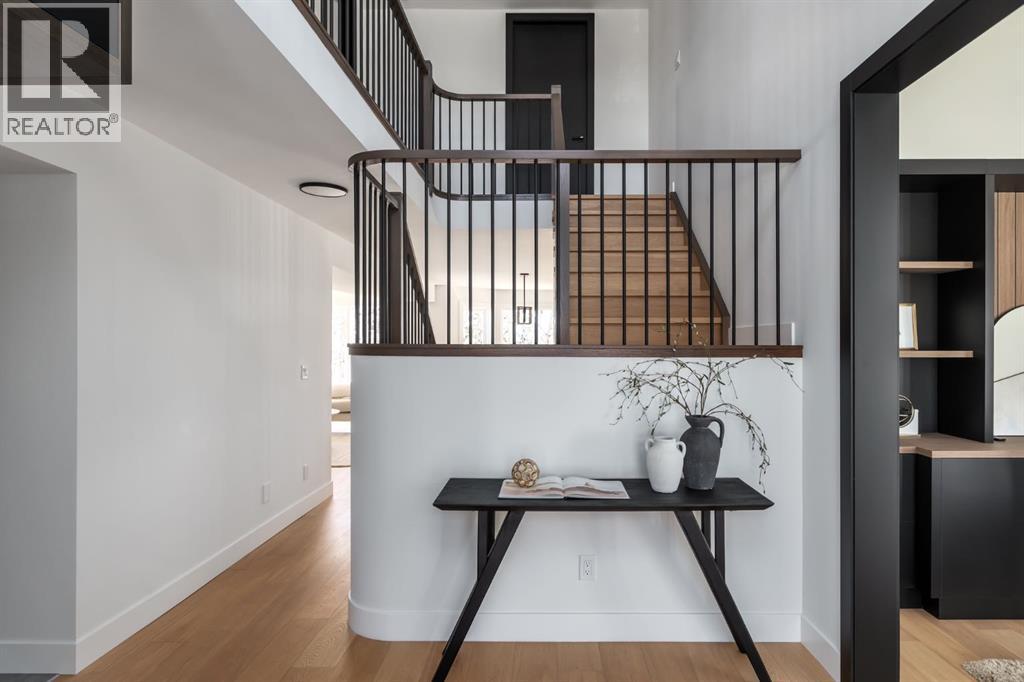 71 Woodridge Close SW, Calgary, Alberta  T2W 5M2 - Photo 3 - A2307237