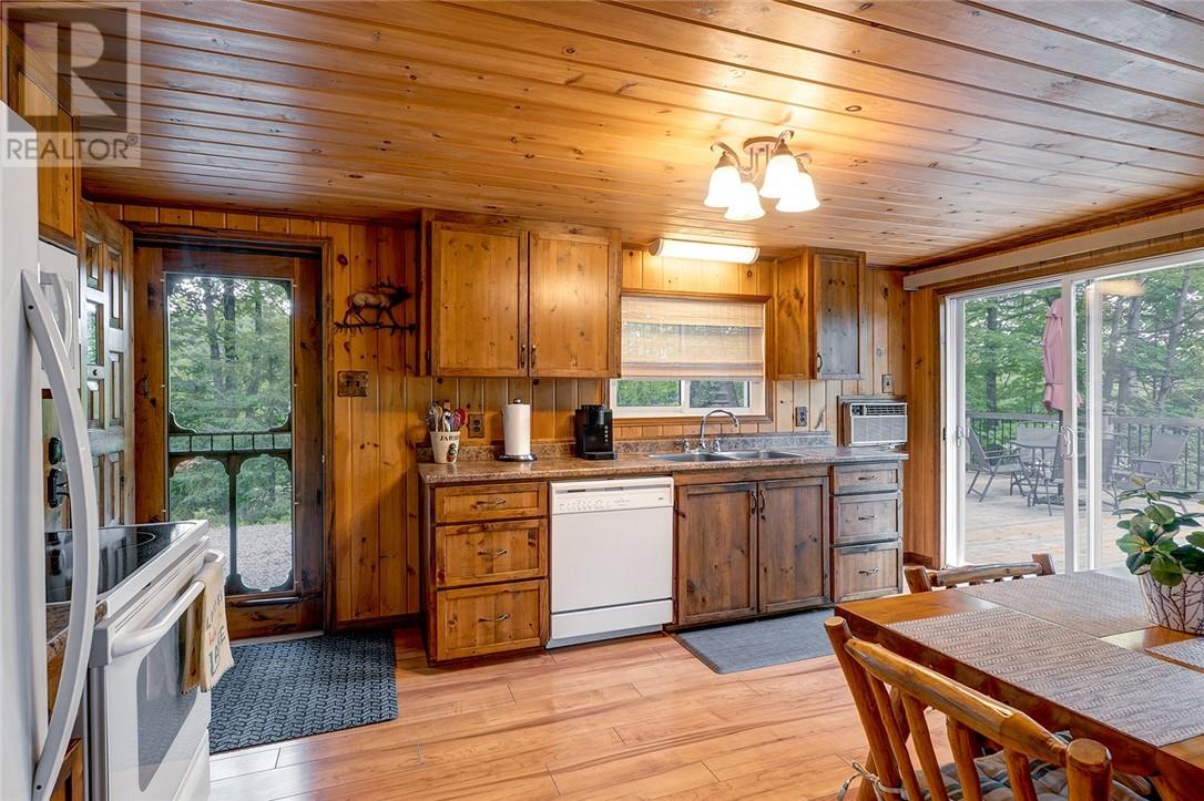 700 Bayline Drive, Mckerrow, Ontario  P0P 1M0 - Photo 7 - 2126463