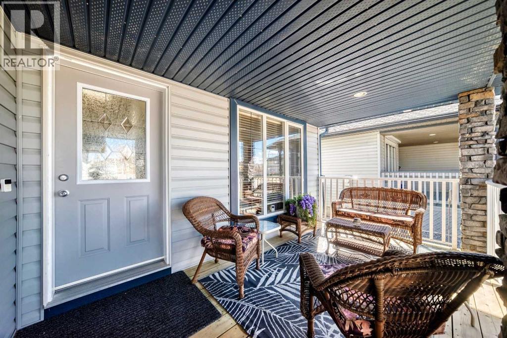 112 West Creek Glen, Chestermere, Alberta  T1X 1P9 - Photo 3 - A2305395