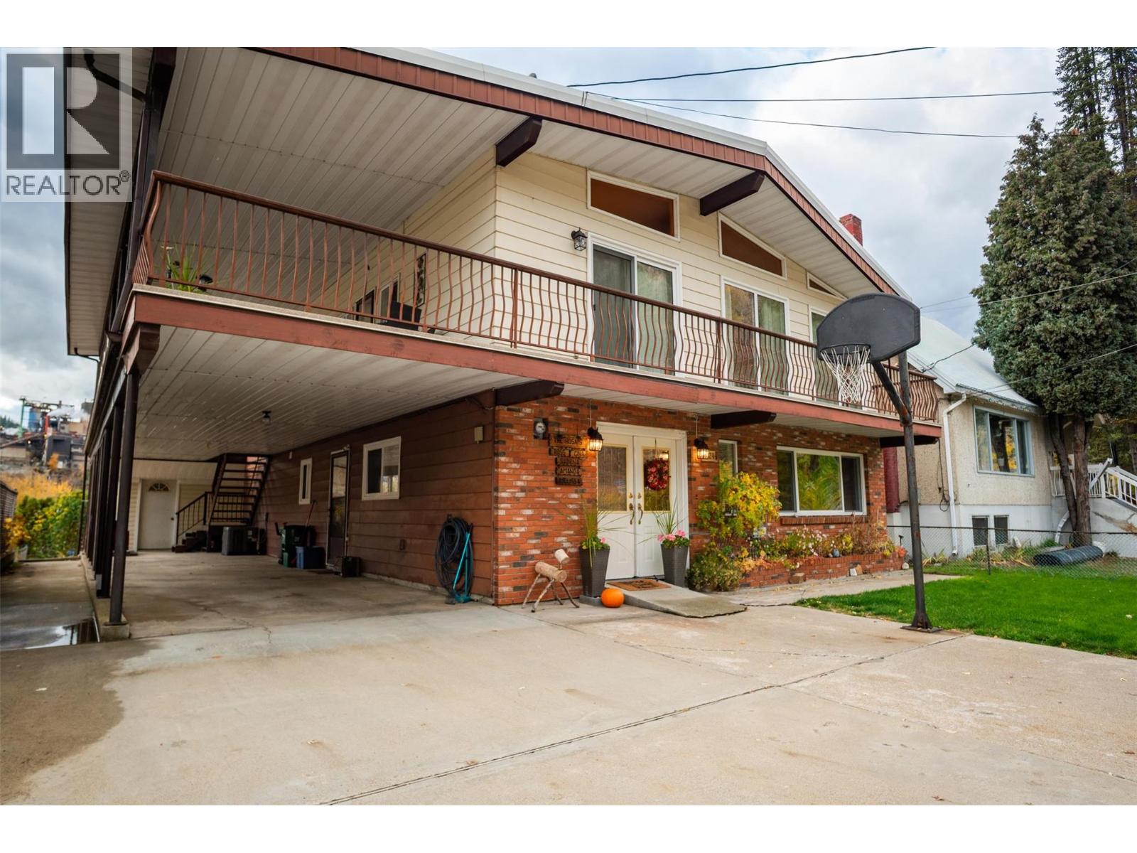 1224 Third Avenue, Trail, British Columbia  V1R 1P2 - Photo 2 - 10385751