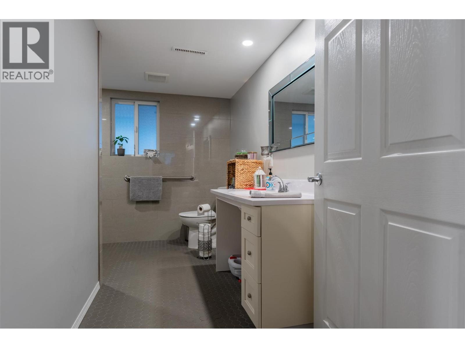 1224 Third Avenue, Trail, British Columbia  V1R 1P2 - Photo 37 - 10385751