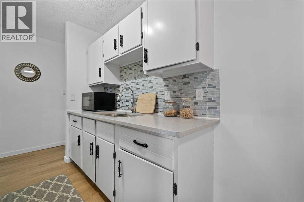 202, 2987 Dunmore Road SE, Medicine Hat, Alberta  T1B 1E1 - Photo 5 - A2307230