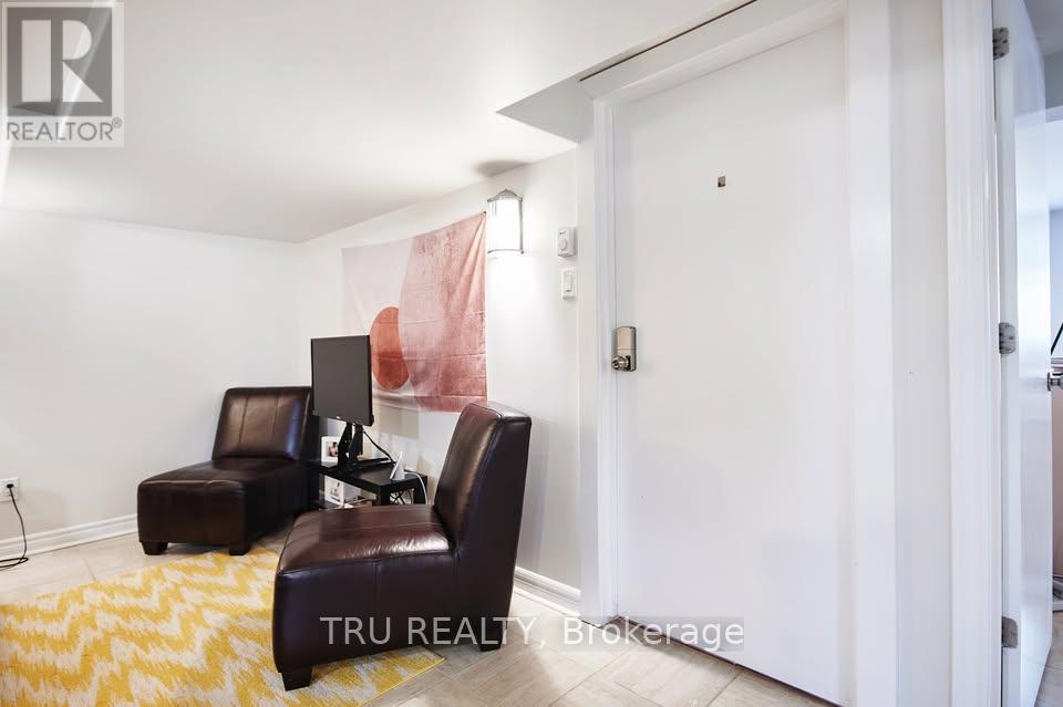 B - 1342 Hanbury Street, Ottawa, Ontario  K2C 2M2 - Photo 4 - X13074016
