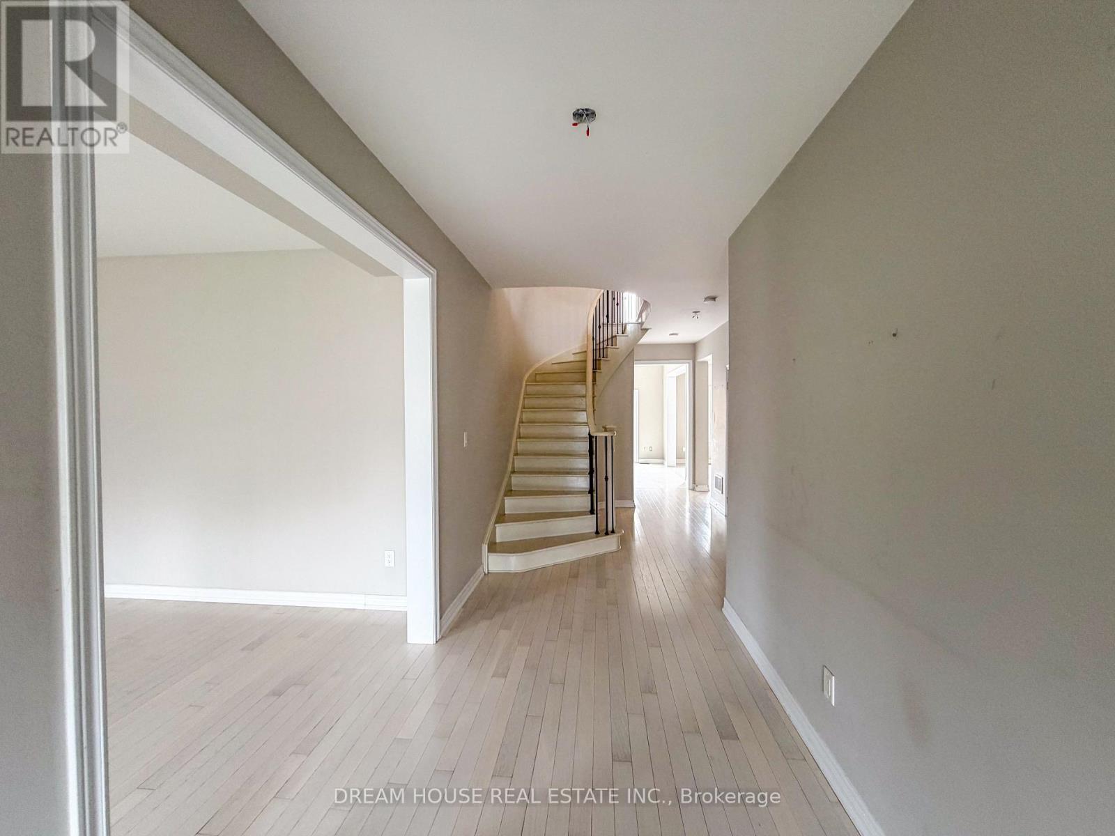 1383 Dallman Street, Innisfil, Ontario  L0L 1W0 - Photo 4 - N13072118