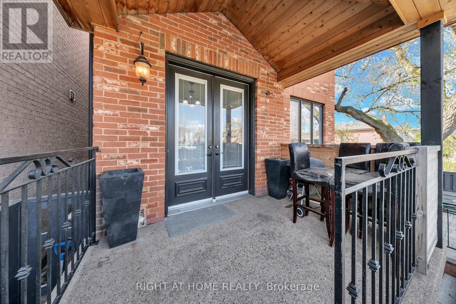 204 Maple Leaf Drive, Toronto, Ontario  M6L 1P1 - Photo 46 - W13071312