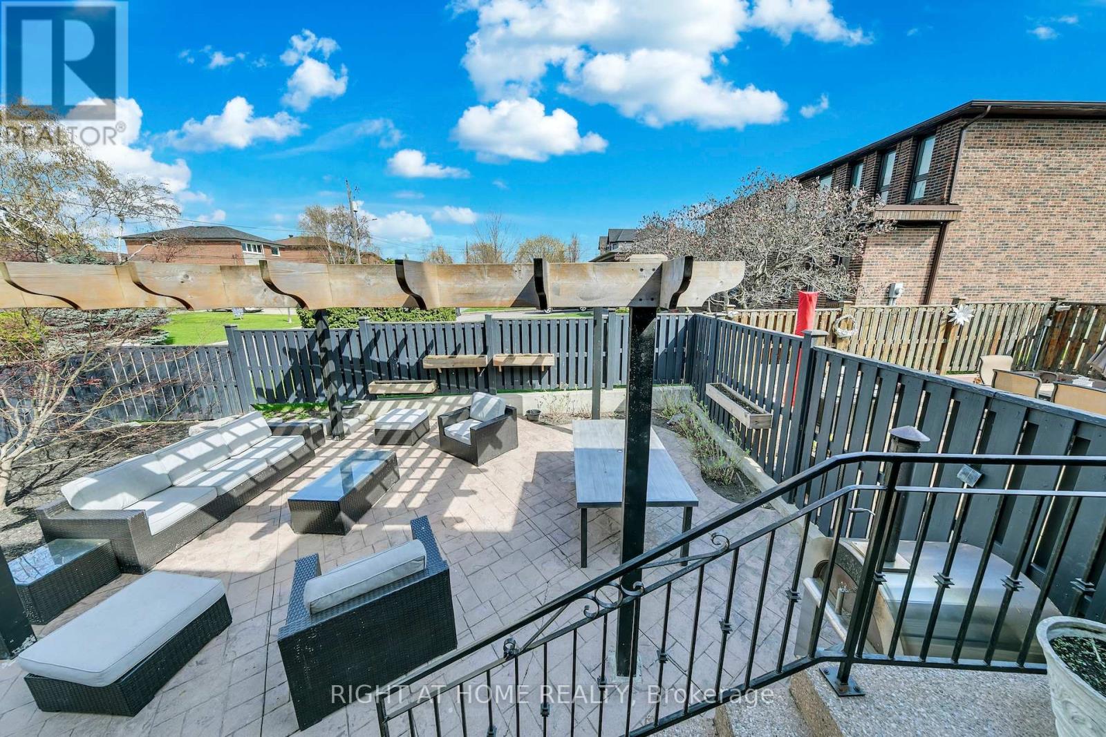 204 Maple Leaf Drive, Toronto, Ontario  M6L 1P1 - Photo 50 - W13071312