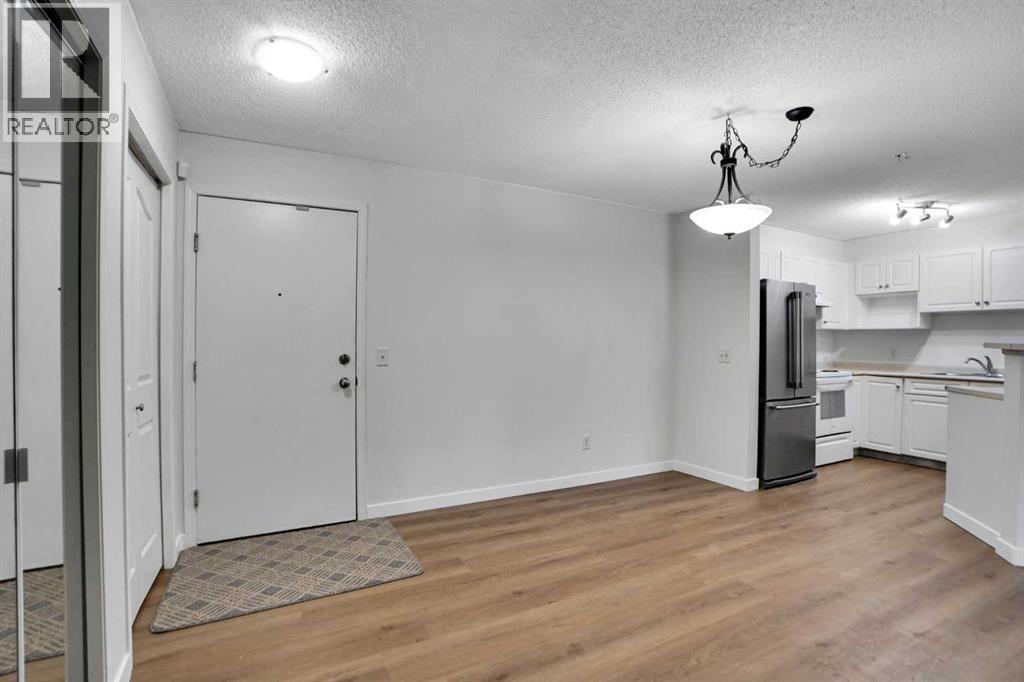 107, 5500 Somervale Court SW, Calgary, Alberta  T2Y 4L9 - Photo 5 - A2291263