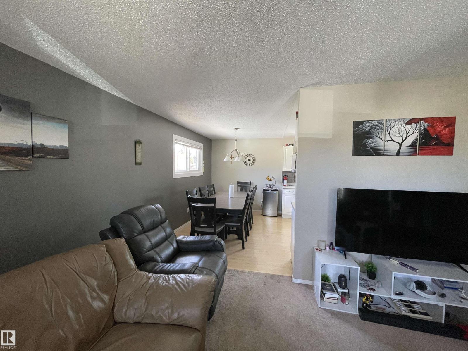 10519 36a Av Nw, Edmonton, Alberta  T6J 2H7 - Photo 3 - E4485432