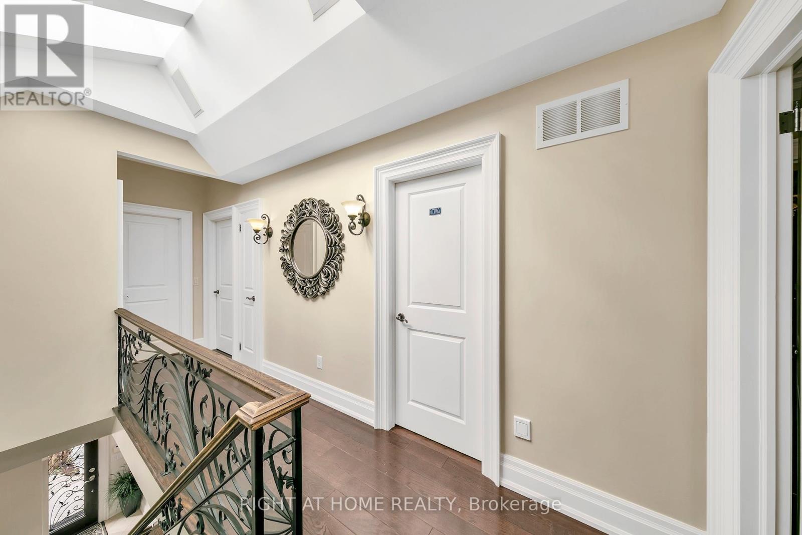 204 Maple Leaf Drive, Toronto, Ontario  M6L 1P1 - Photo 23 - W13071312